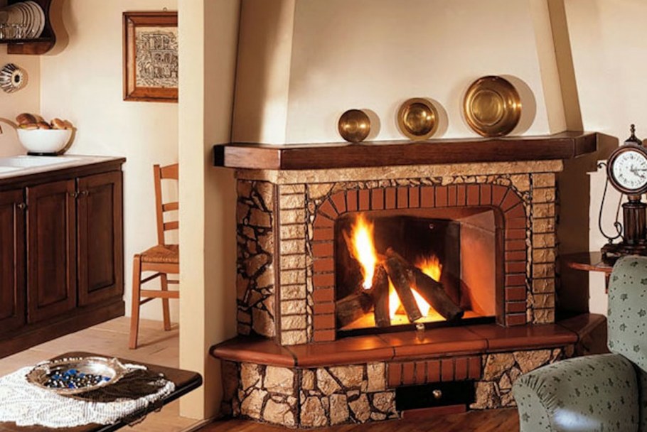Камин в английском стиле из кирпича