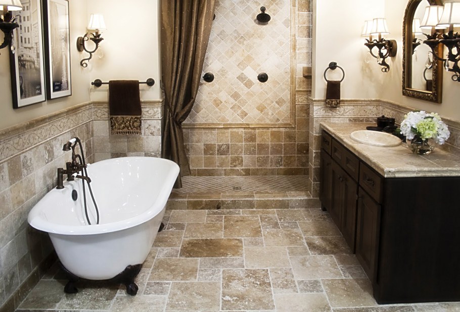 Небольшая ванная комната в современном стиле