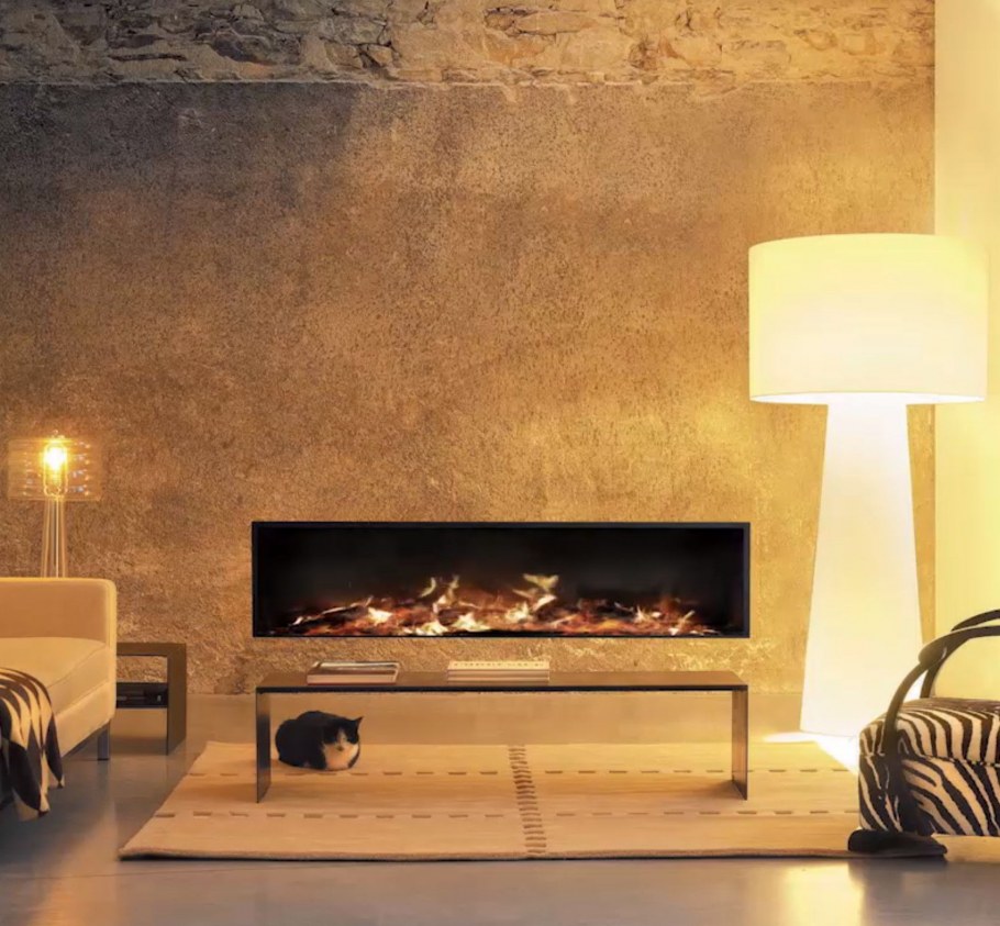 Камин в интерьере гостиной