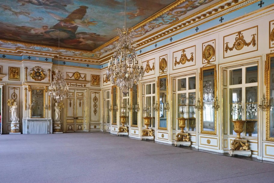 Павильон «грот» в усадьбе Кусково