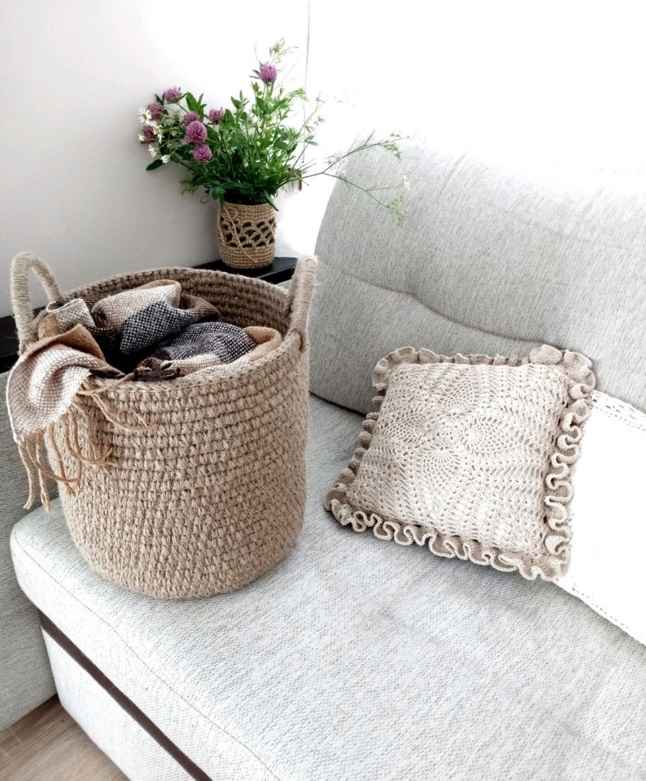 Вязаные корзинки в интерьере
