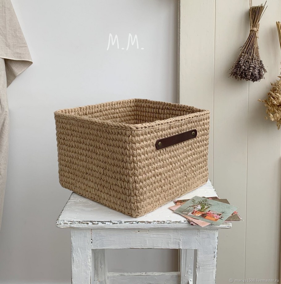 Плетеная корзина из джута