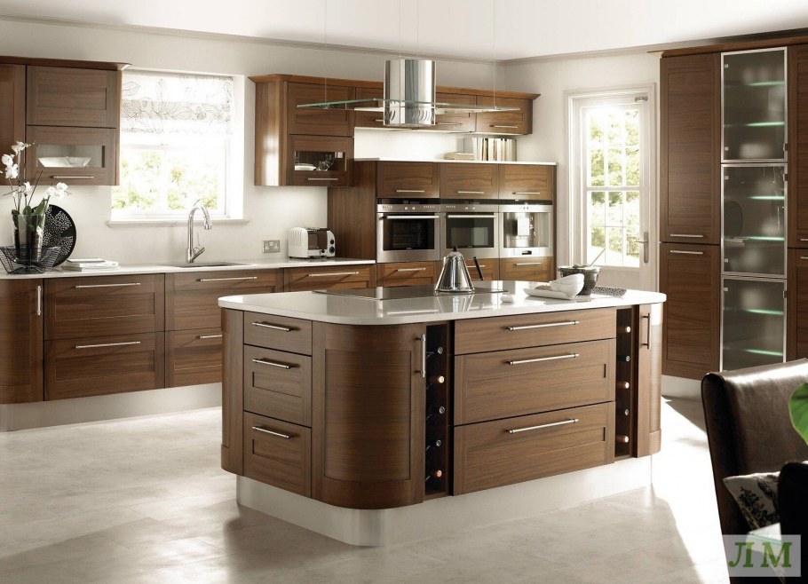Коричневые кухни