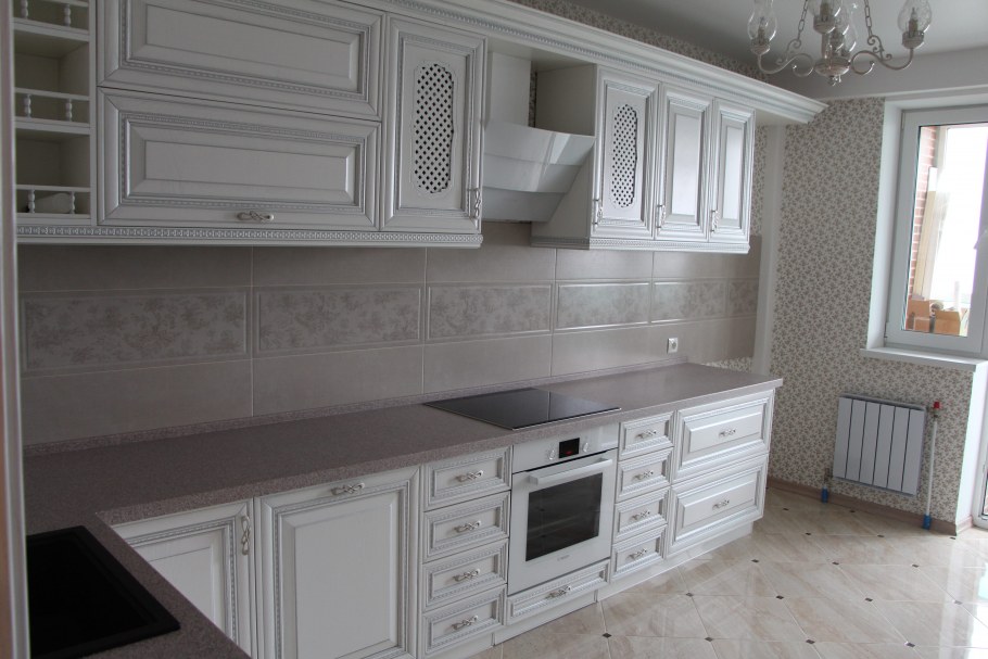 Кухня Фламиния с серебряной патиной ясень фасады