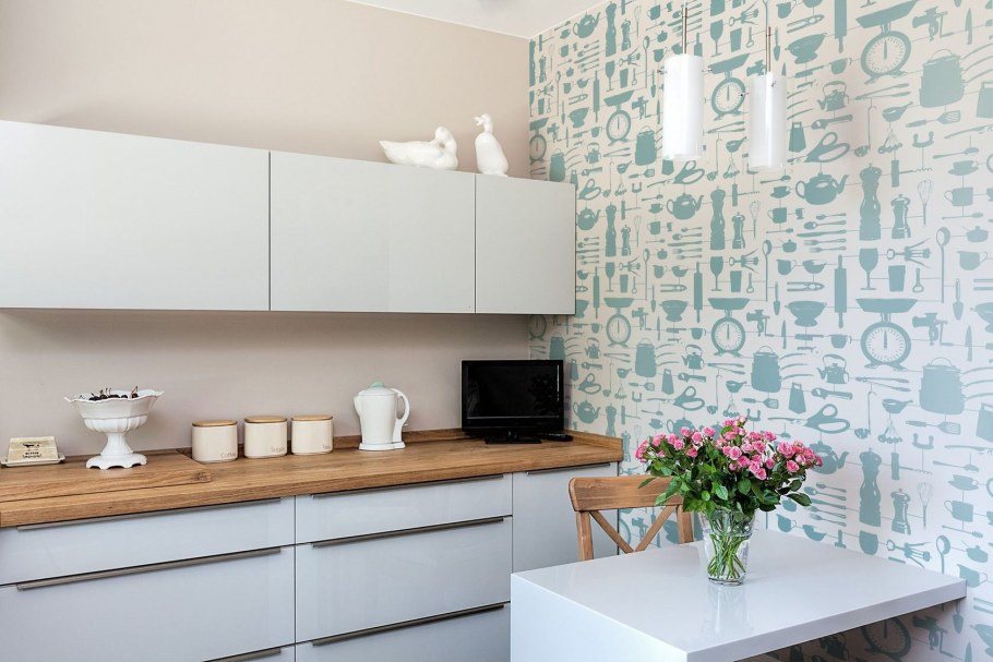 Шторы жемчужного цвета в спальне