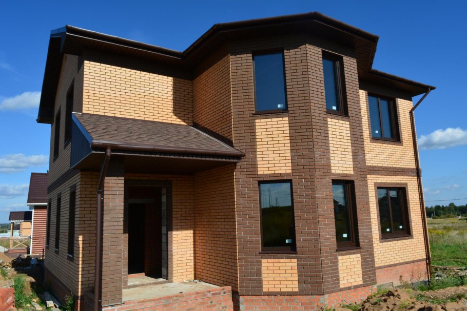Фасад из облицовочного кирпича