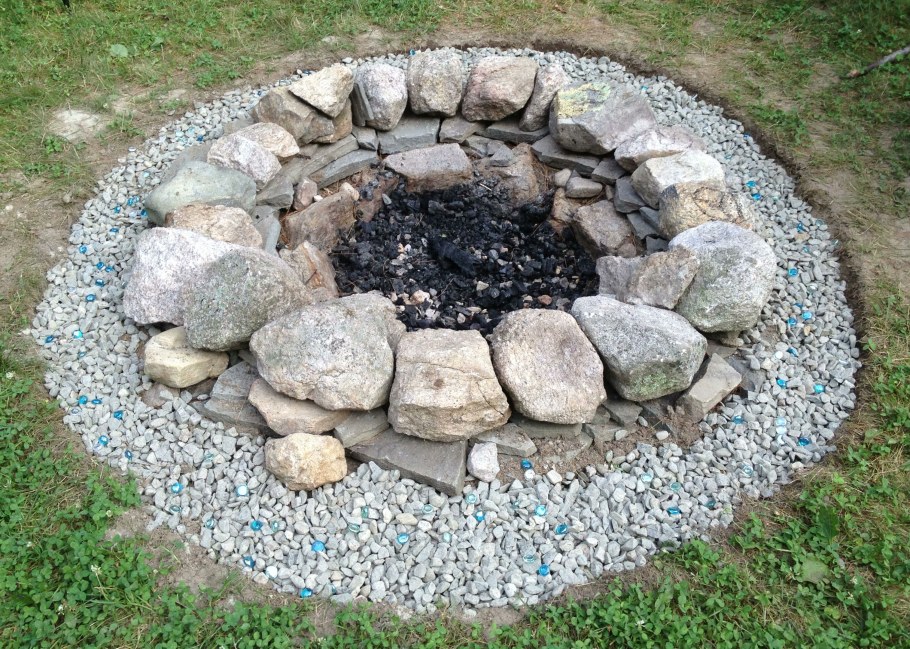 Кострище из булыжника