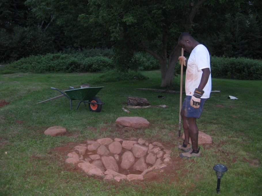 Круглый очаг из камня