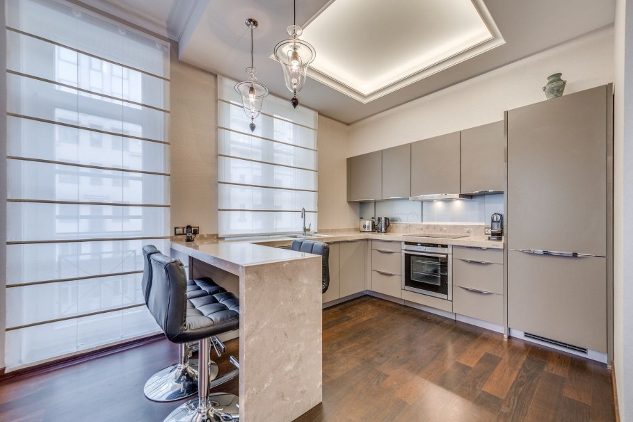 Кухня в серо бежевых тонах