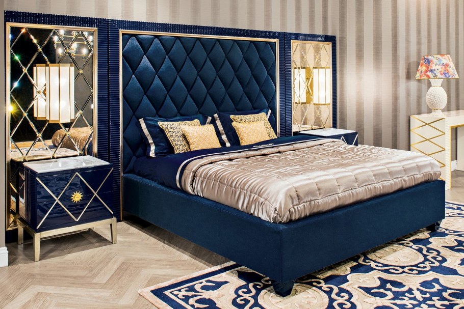 Синяя кровать в интерьере