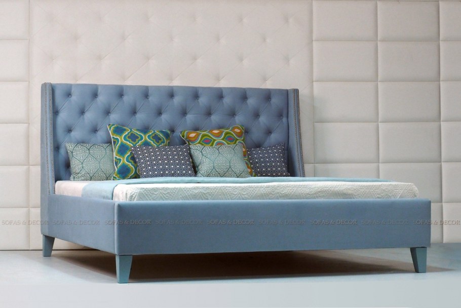 Кровать с мягким велюровым изголовьем