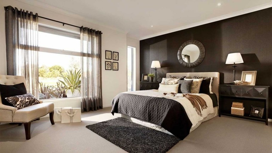 Спальня с коричневым ламинатом