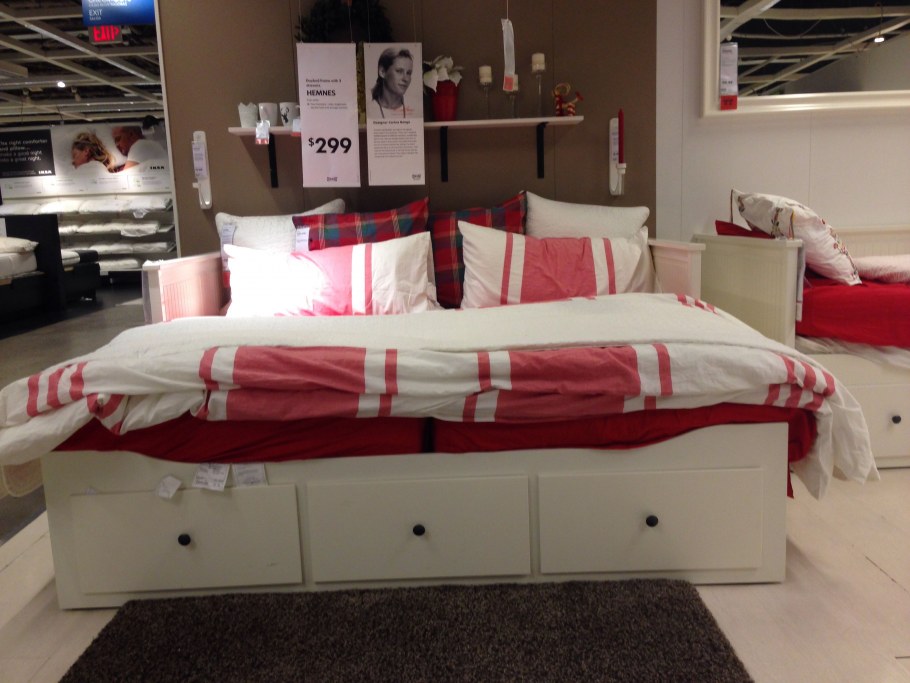 Brimnes БРИМНЭС каркас кровати с изголовьем, белый/Лурой