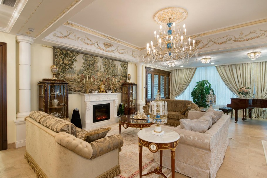 Кирпич и лепнина в интерьере