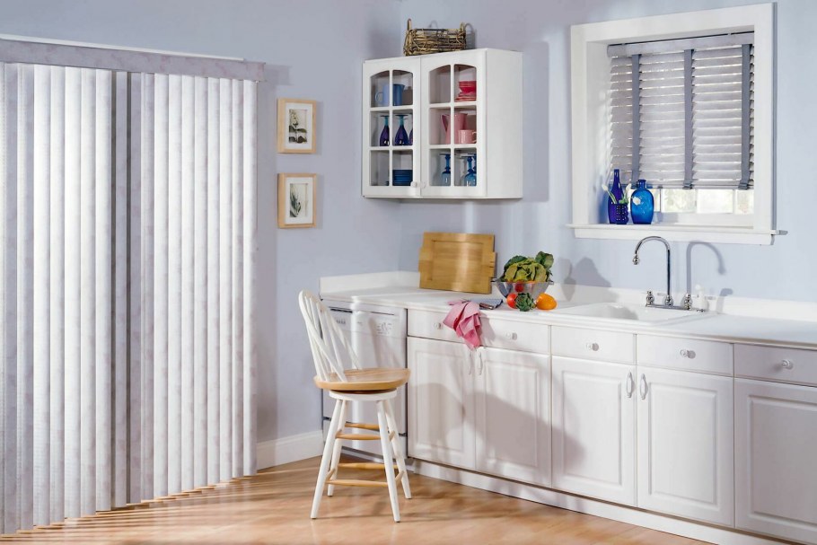 Жалюзи в дверной проем на кухню