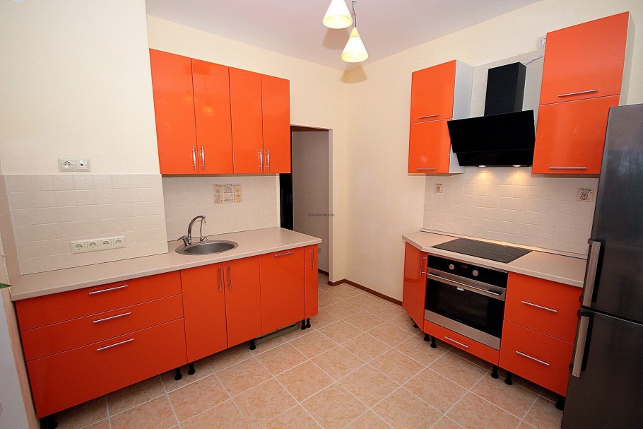 Кухня в оранжевых тонах