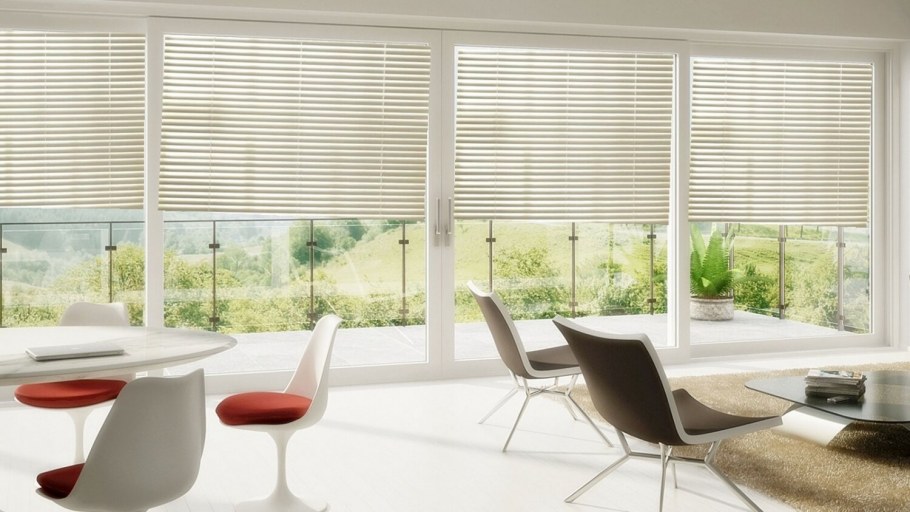 Горизонтальные жалюзи в интерьере