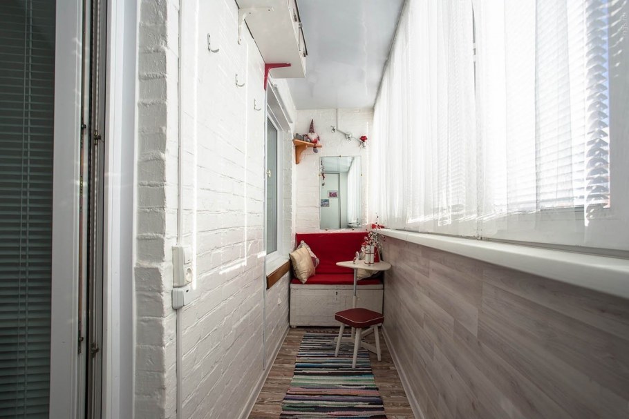 Стильный маленький балкон