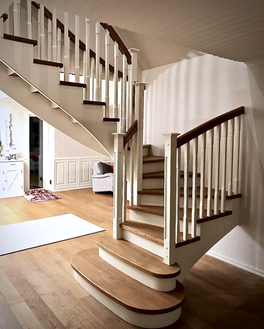 Лестница между комнатами