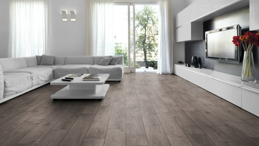 Ламинат в гостиной
