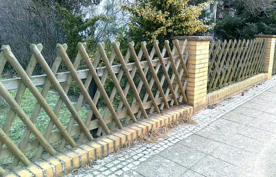 Деревянная изгородь для палисадника
