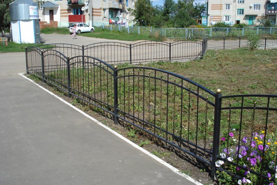 Деревянная изгородь для палисадника