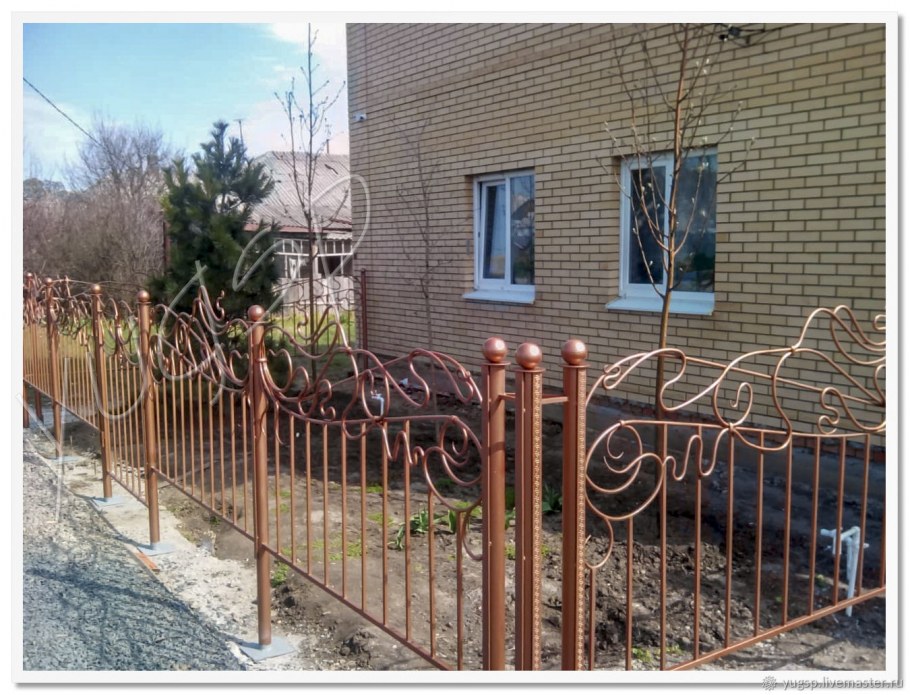 Деревянный забор для клумбы