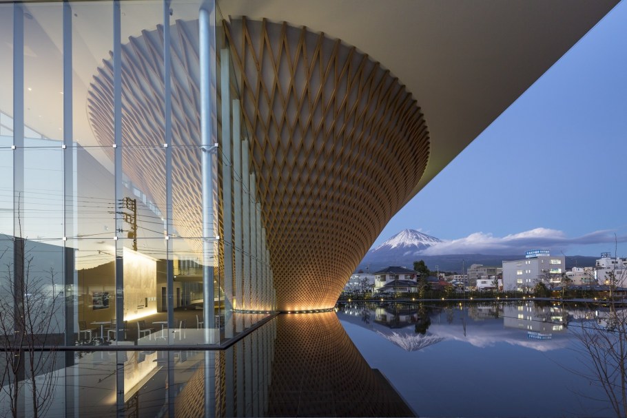 Архитектурные объекты Шигеру бан Shigeru ban