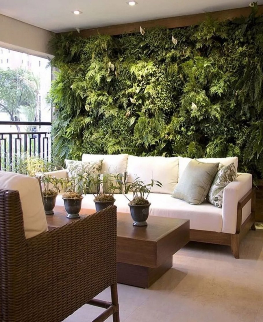 Экостиль в гостиной с фитостеной