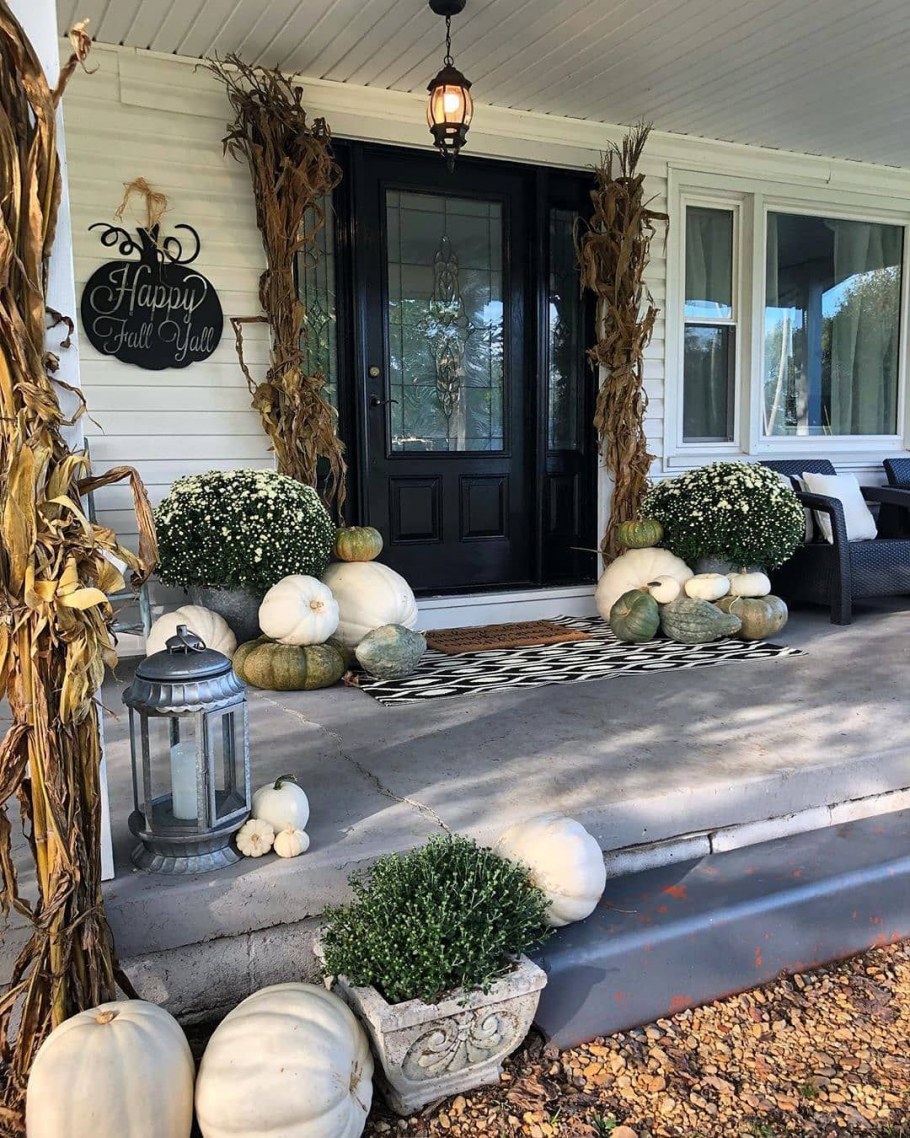 Зимнее украшение крыльца