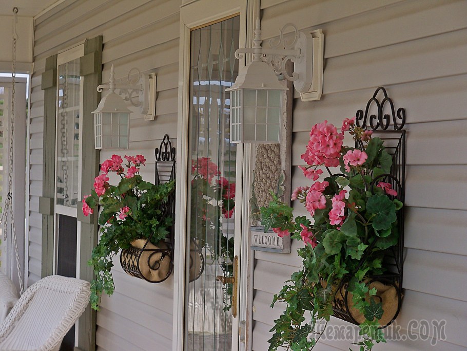 Украсить веранду на Хэллоуин