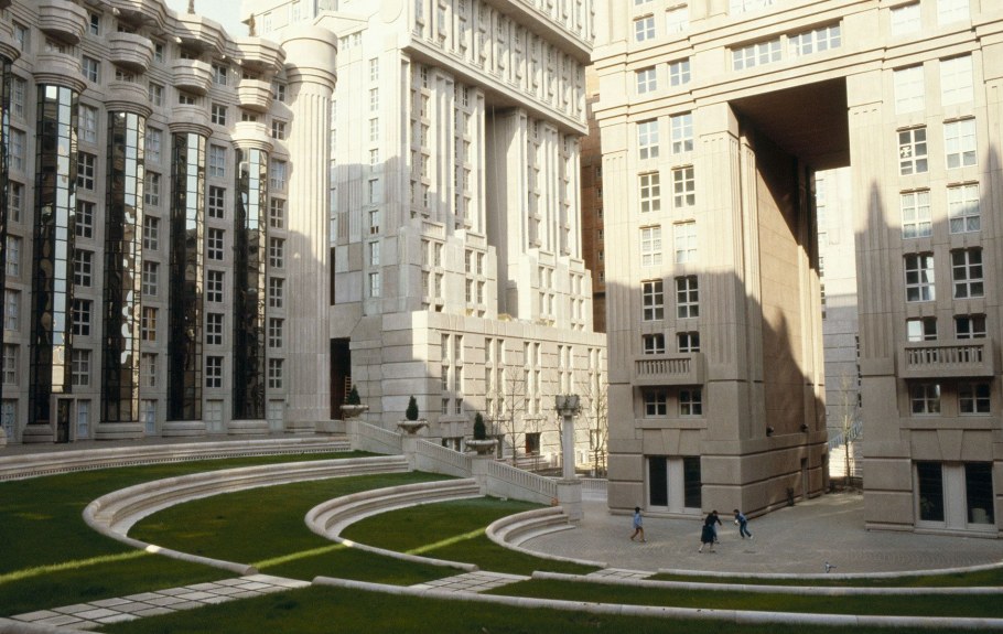 Рикардо Бофилл Париж Абраксас