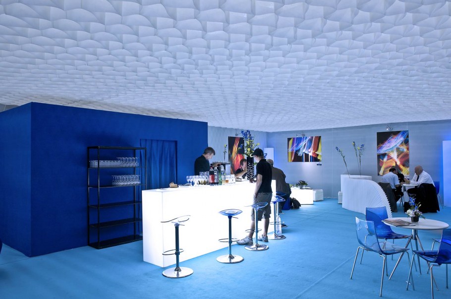 Потолок на стенде