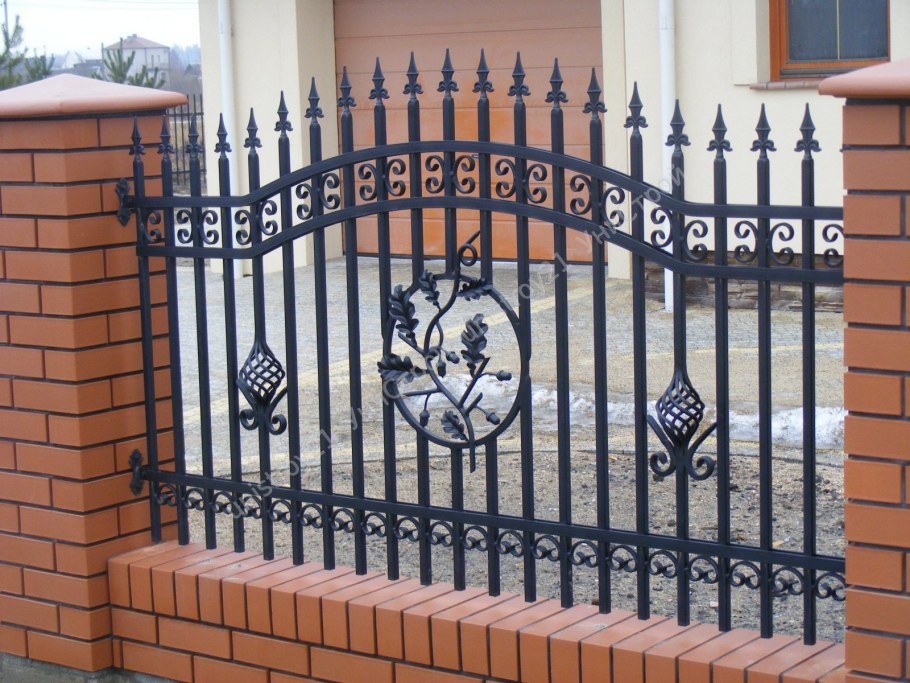 RAL 7021 кованый забор