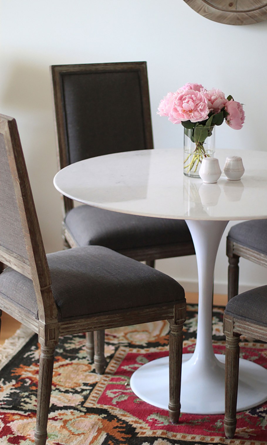 Tulip Table Round - Carrara