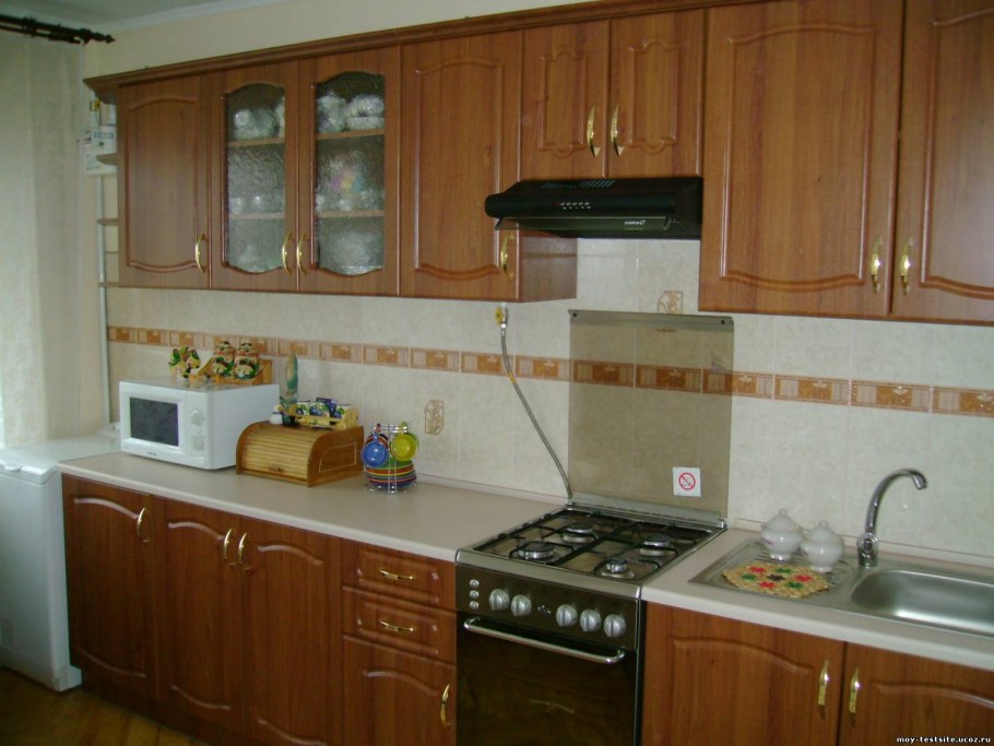 Кухни с напольным газовой плитой 4 метра