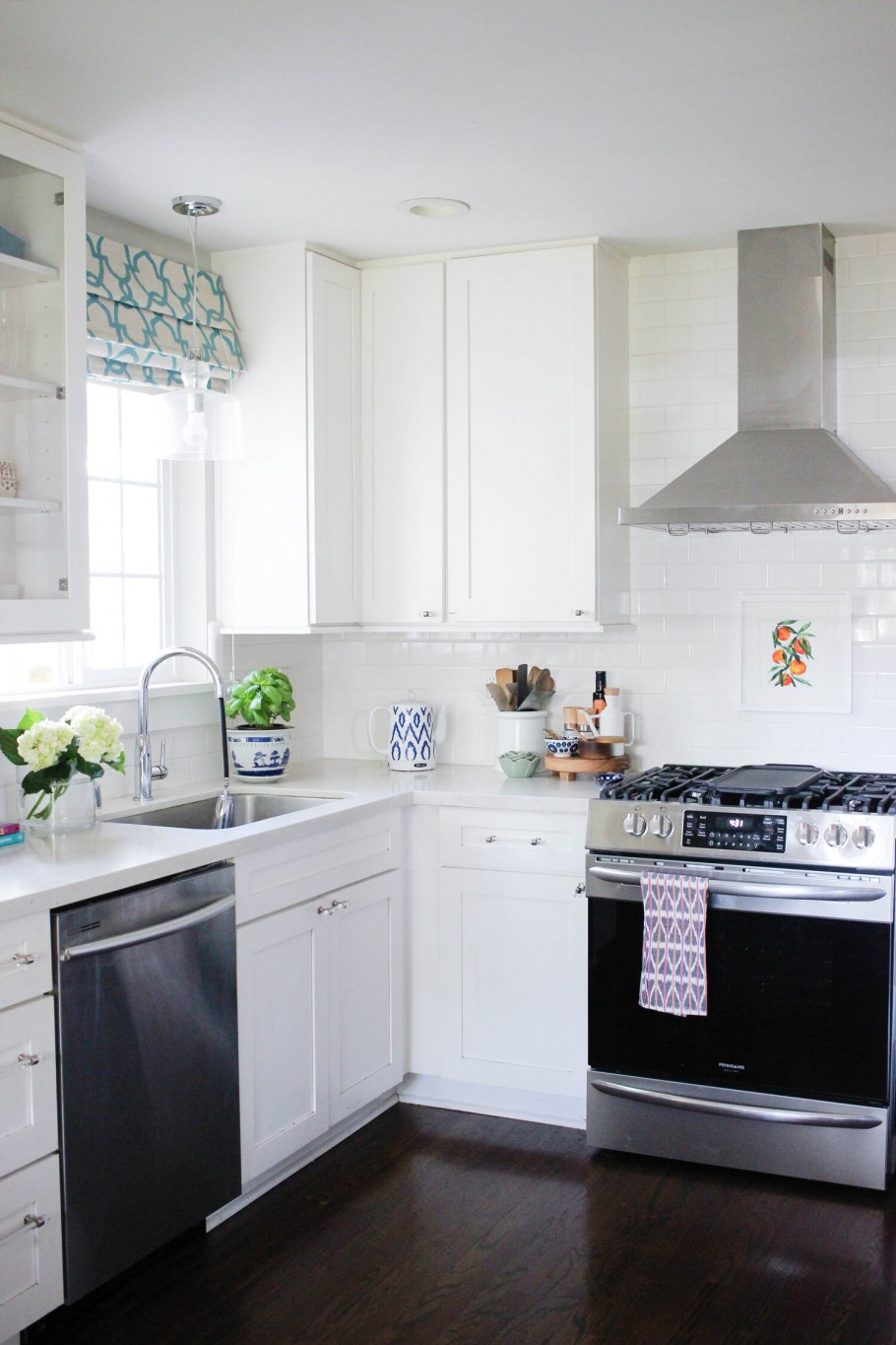 Кухонный гарнитур с электрической плитой