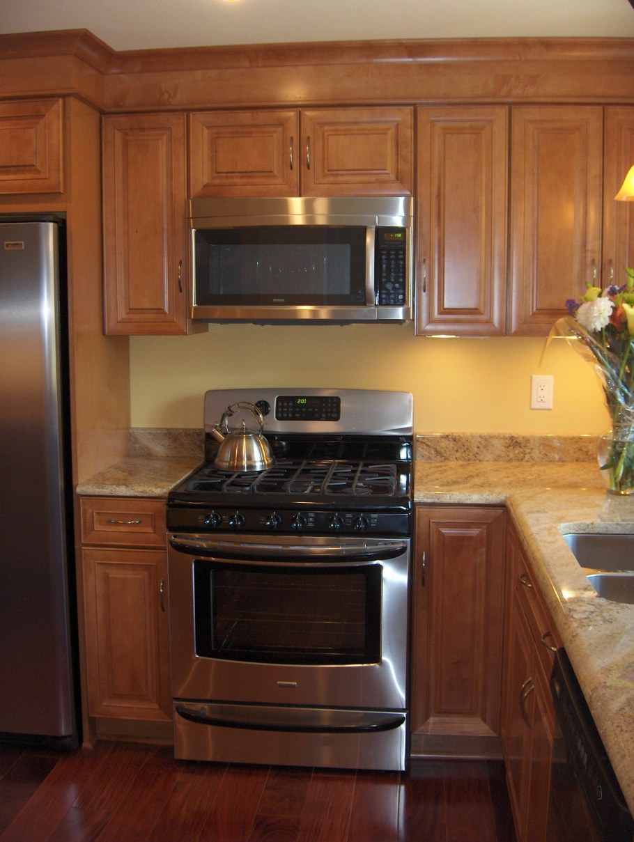 Кухонные гарнитуры на маленькую кухню в хрущевке