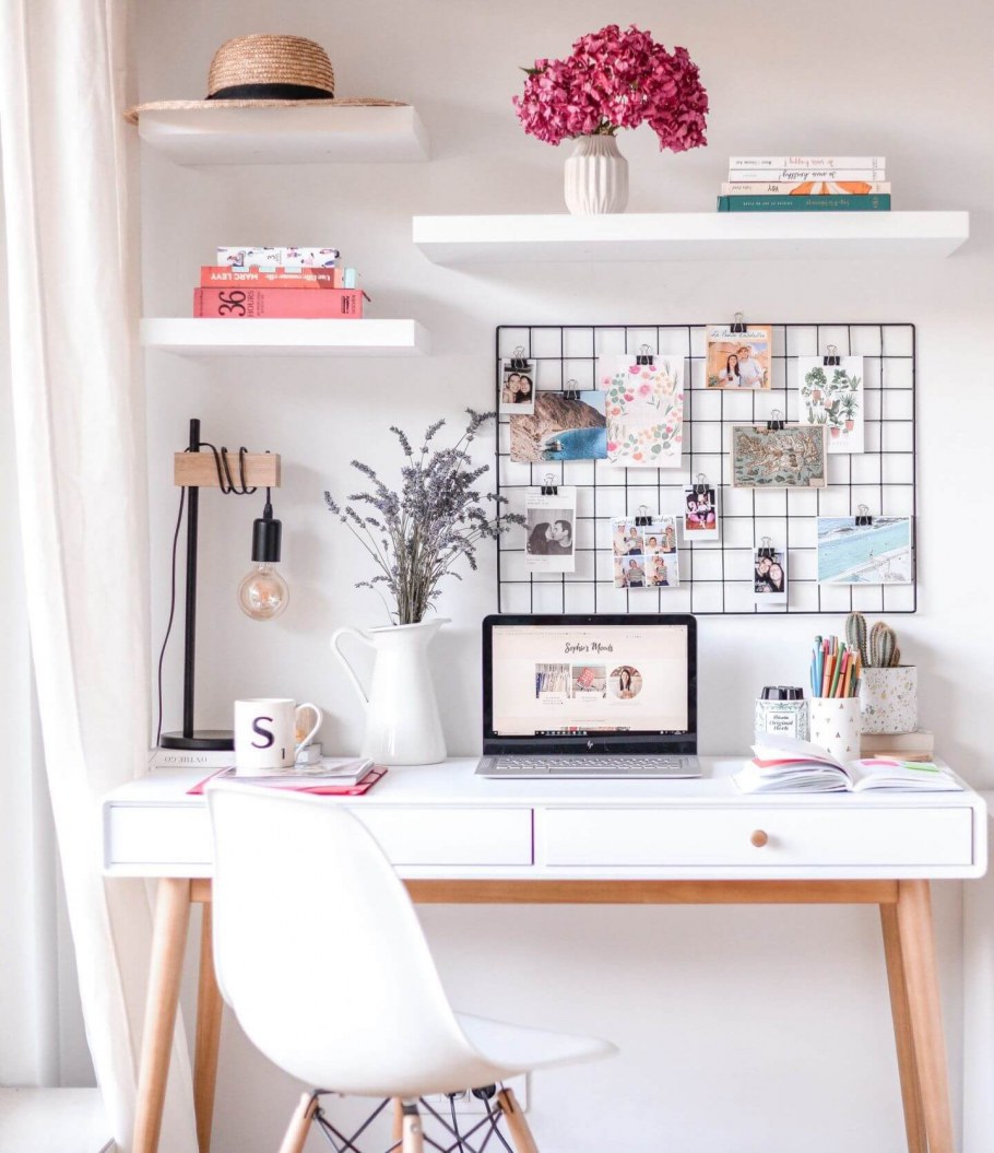 Декор письменного стола