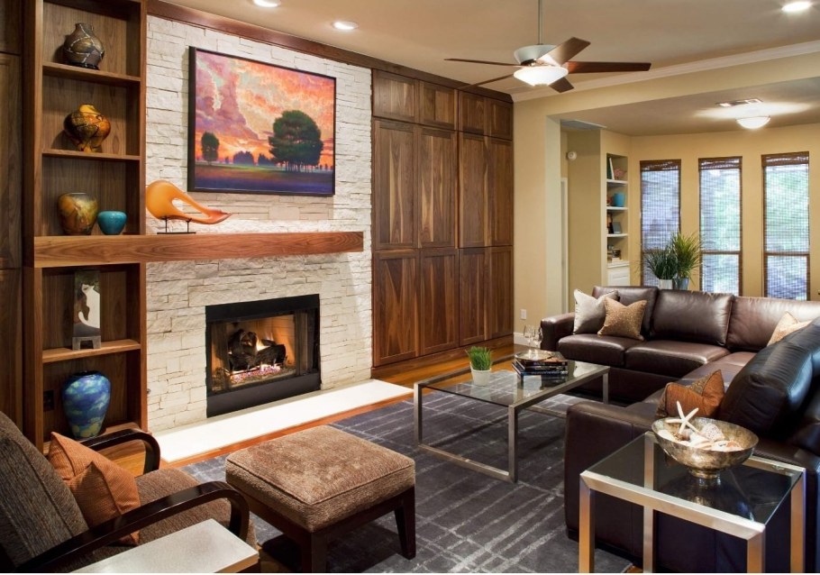 Маленькая гостиная с камином