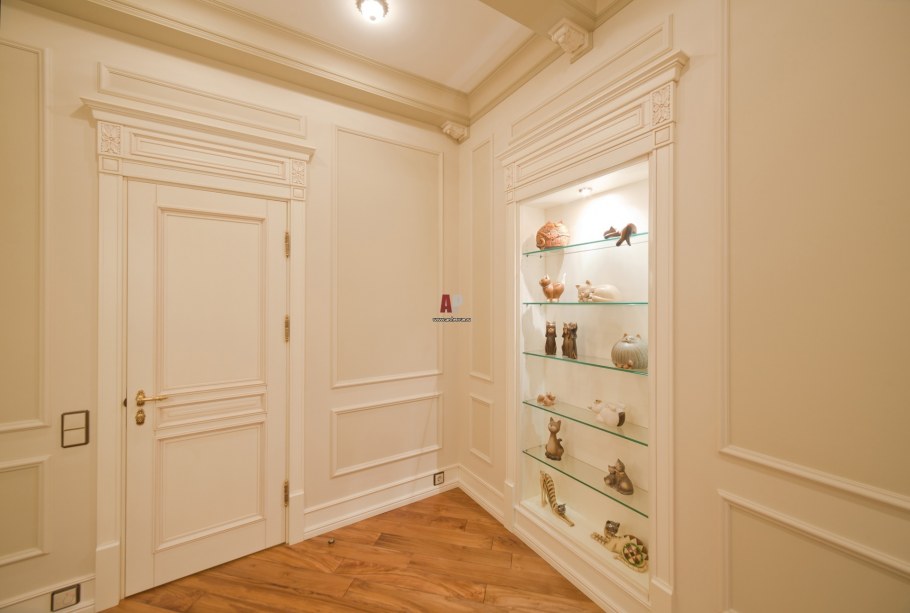 Ниша в стене в классическом стиле