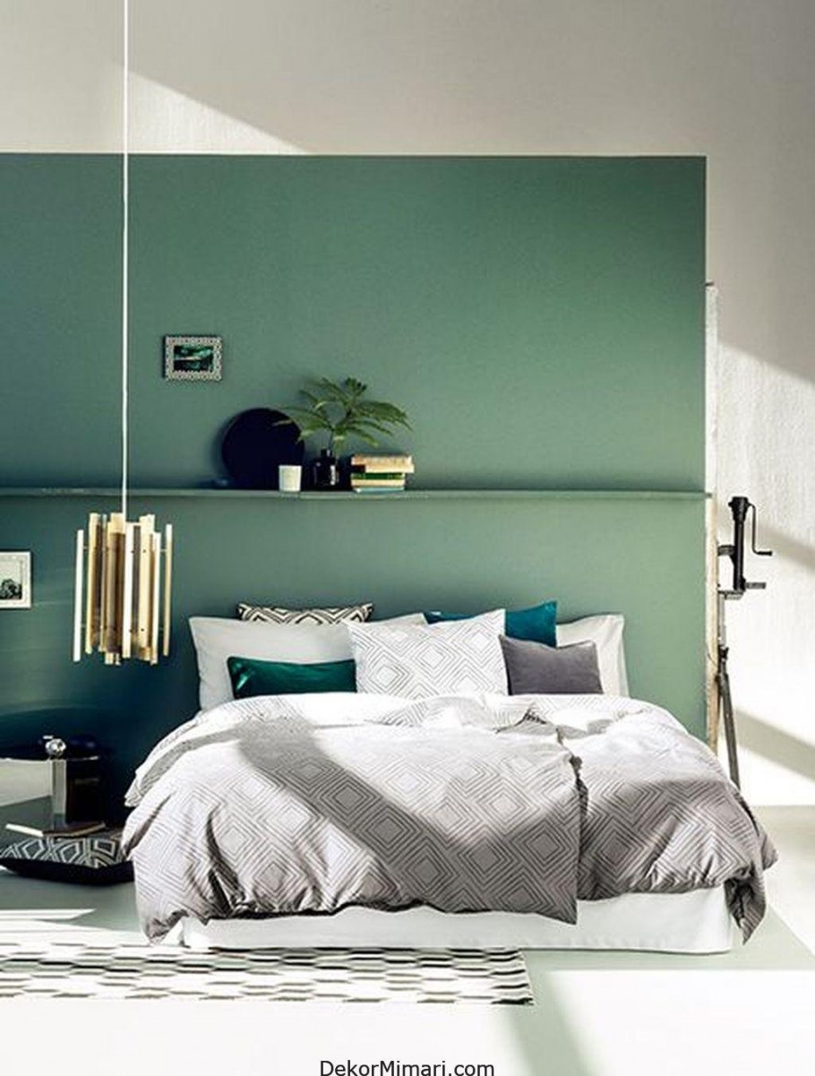 Серо зеленая спальня