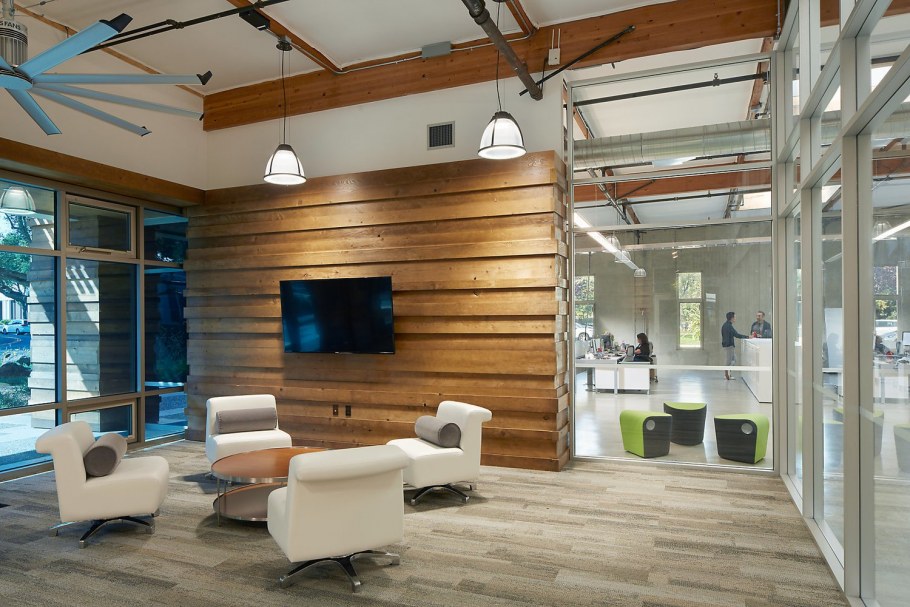 Дерево в интерьере лофт