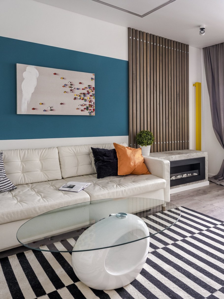 Интерьер гостиной с яркими акцентами