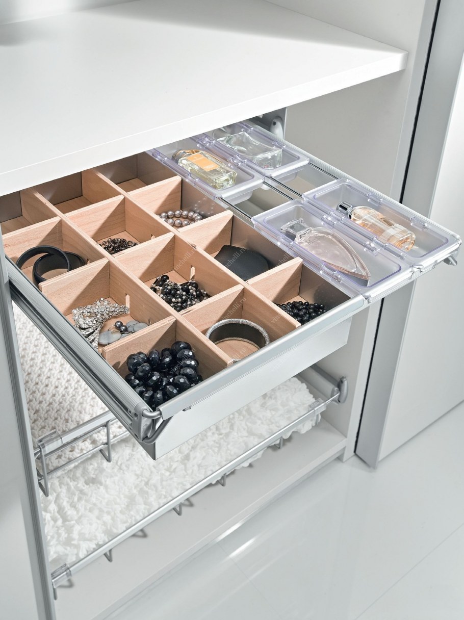 Шкаф с выдвижными ящиками