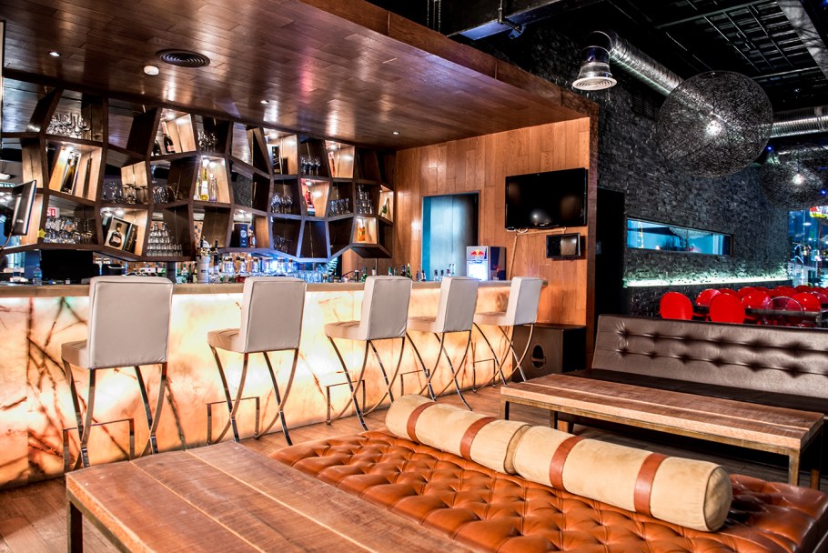 Интерьер бара клуба