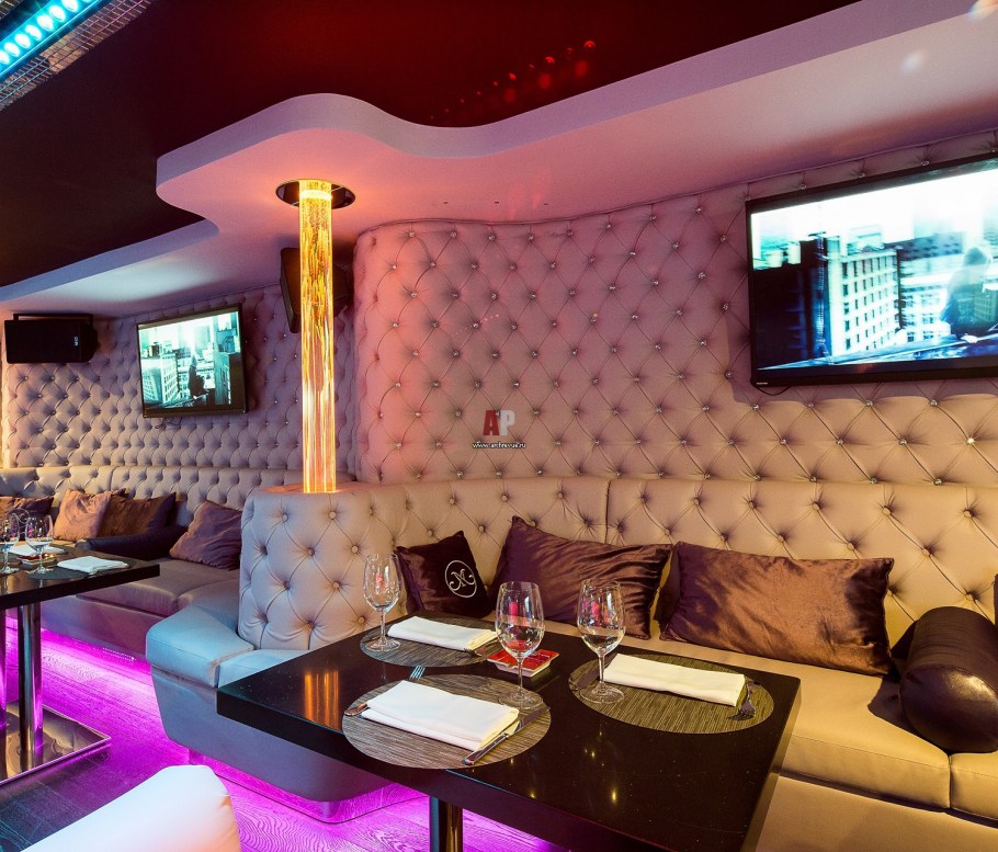 Интерьер в клубном стиле в доме