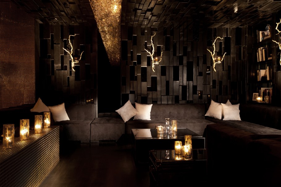 Стрип клуб без людей