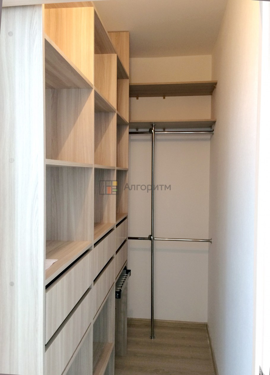 Шкафы для кладовой комнаты