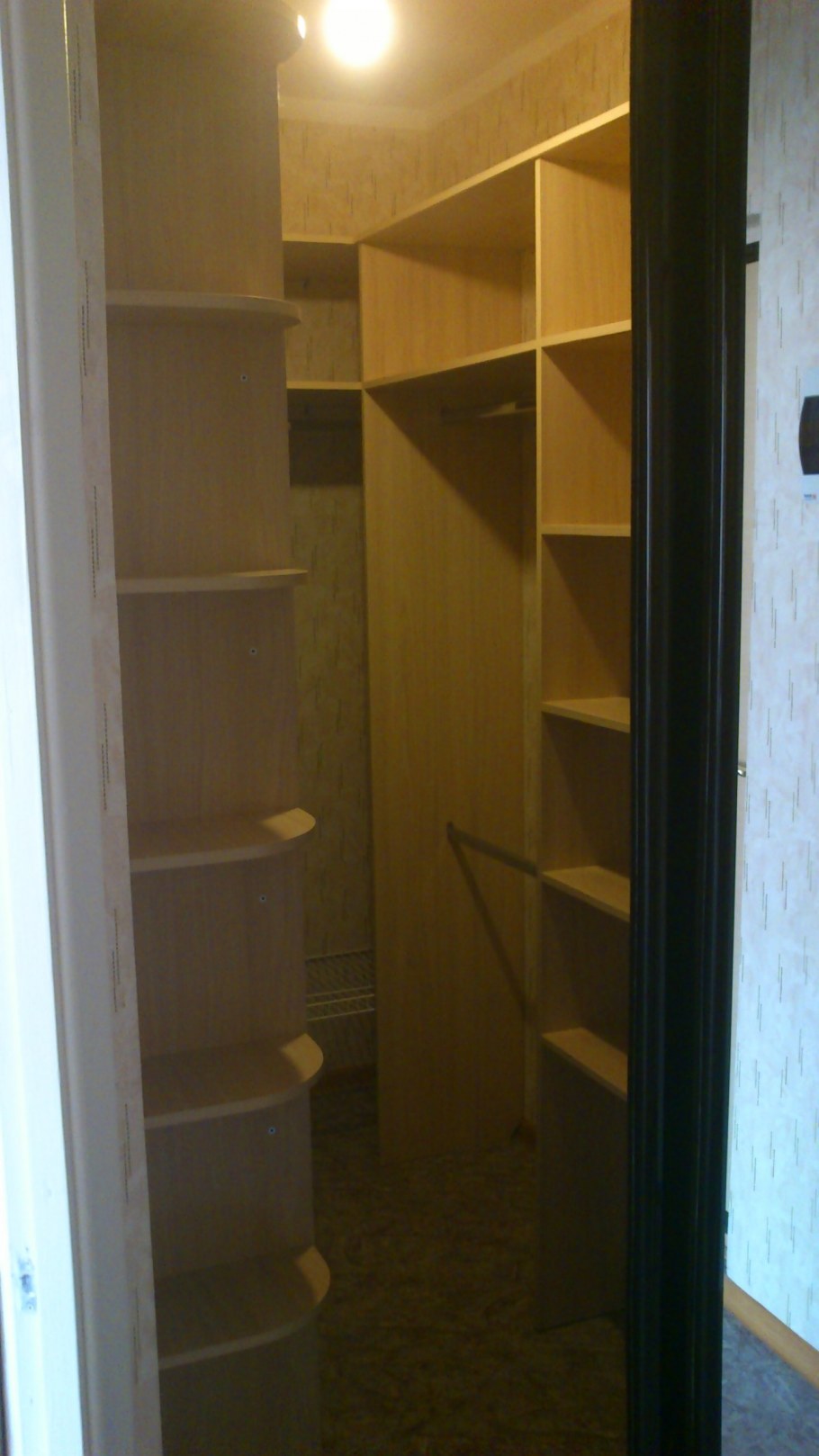 Узкая кладовка в хрущевке